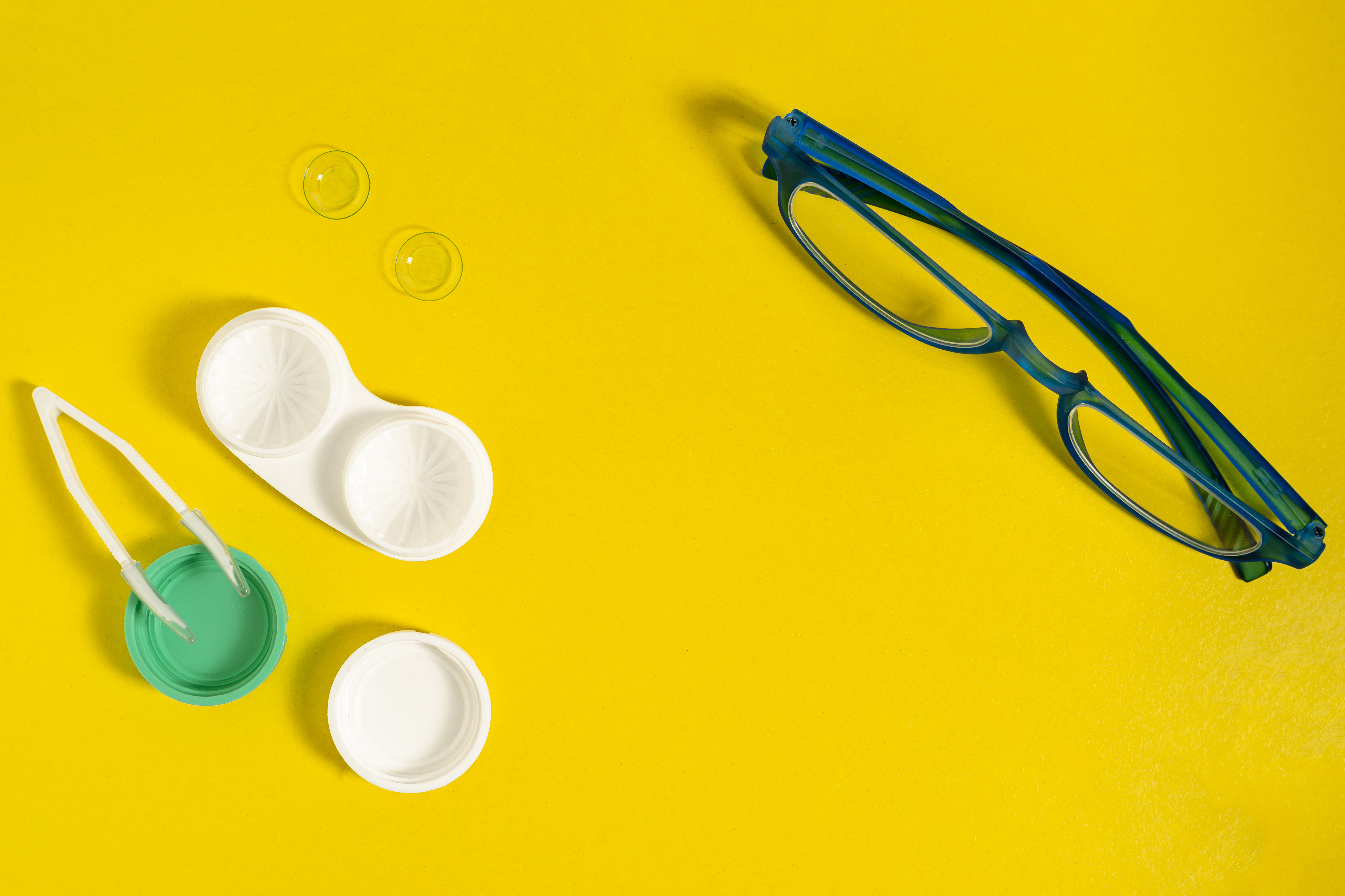 Contact Lenses vs Spectacles: Making the Right Choice for Your Eyes